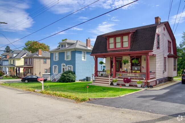 Common architectural styles in Allison Park include Craftmans, foursquares and Cape Cods.