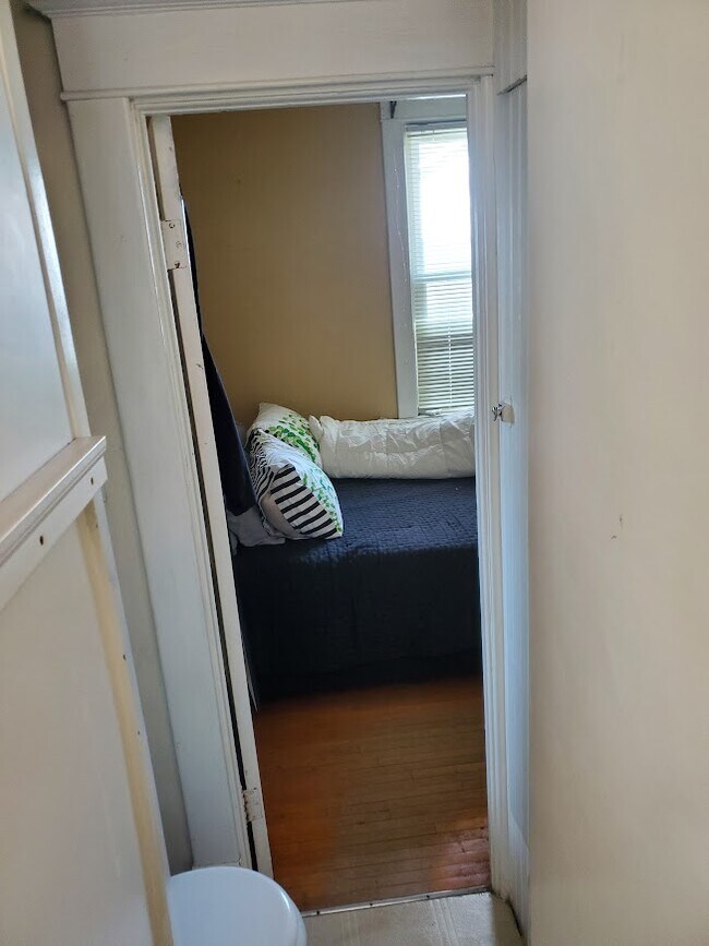 606 7th St N unit One, Fargo, ND 58102 - photo 6