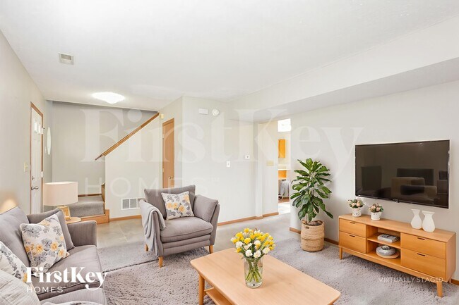 6602 Hazelhatch Dr, Indianapolis, IN 46268 - photo 5