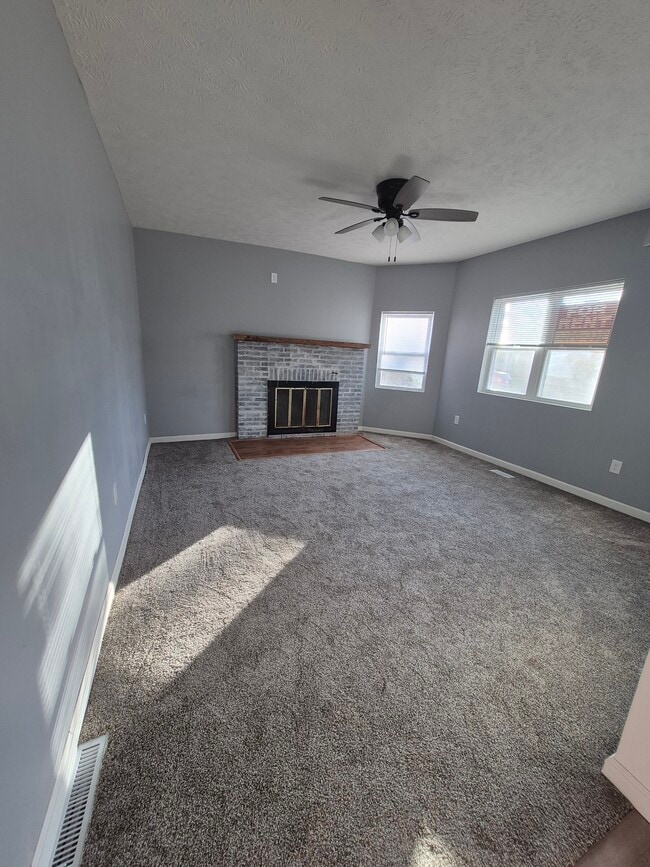 302 Maple St, Friend, NE 68359 - photo 3