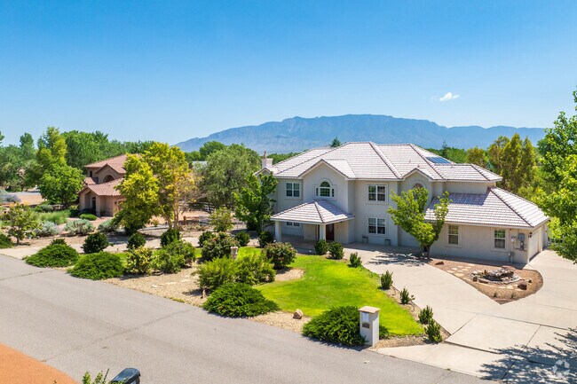Large, custom homes can be found on the north side of the neighborhood.