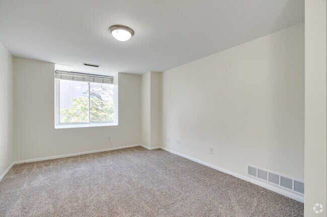 1BR, 1BA - 960SF - Bedroom