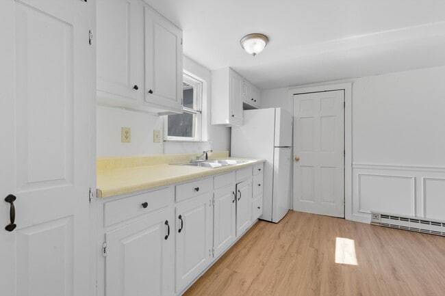 101 Walworth St unit 101 Walworth Street, Saratoga Springs, NY 12866 - photo 3