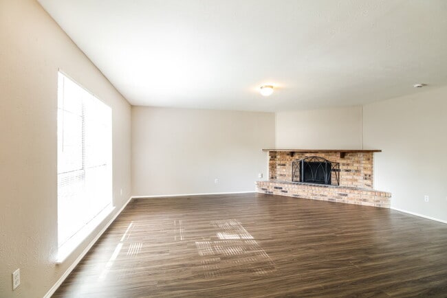 5011 Ridge Manor Dr, Houston, TX 77053 - photo 5