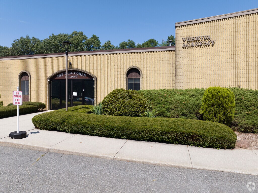 Yeshiva Academy is a religious Jewish School in Longmeadow, MA.
