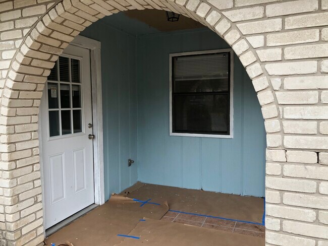 1000 Ranchero Rd unit D, Kerrville, TX 78028 - photo 2