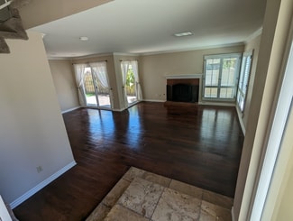 327 Sprucewood Ave, Oak Park, CA 91377