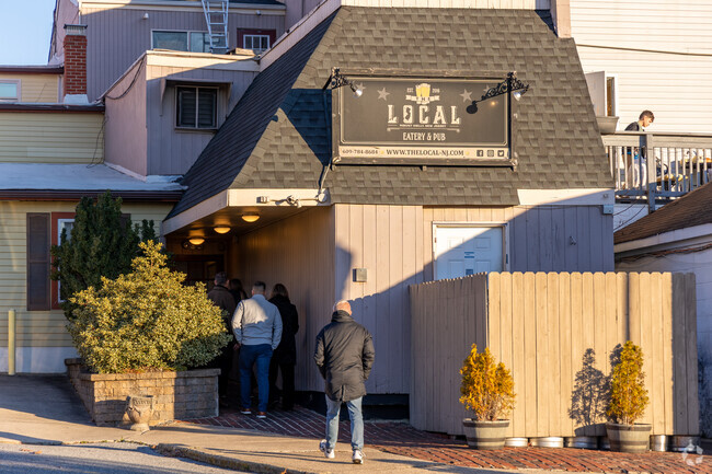 The Local is a favorite amongst residents of Coventry Glen for a night out with food and drinks.