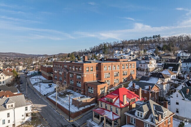 The student population of Washington Irving Middle School is 540 and the school serves grades 6-8.