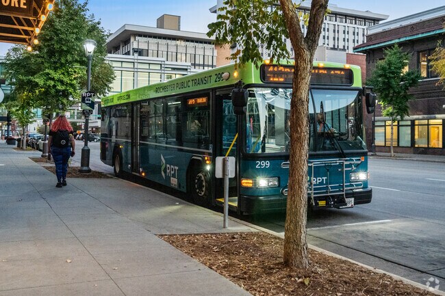 Foxcroft neighborhood enjoys easy public transit access to downtown Rochester amenities.