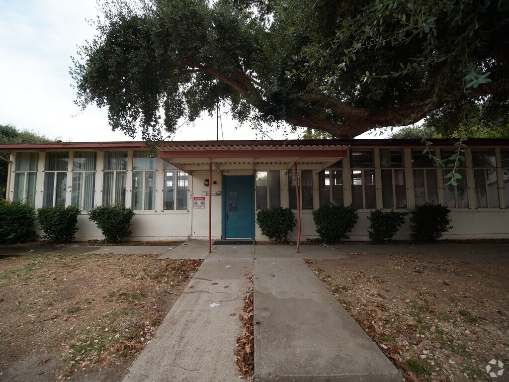 Mokelumne High (Continuation) School serves students in Outlying Sacramento County community.