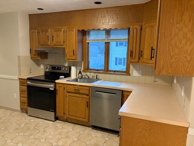 274 Derby St, West Newton, MA 02465 - photo 5