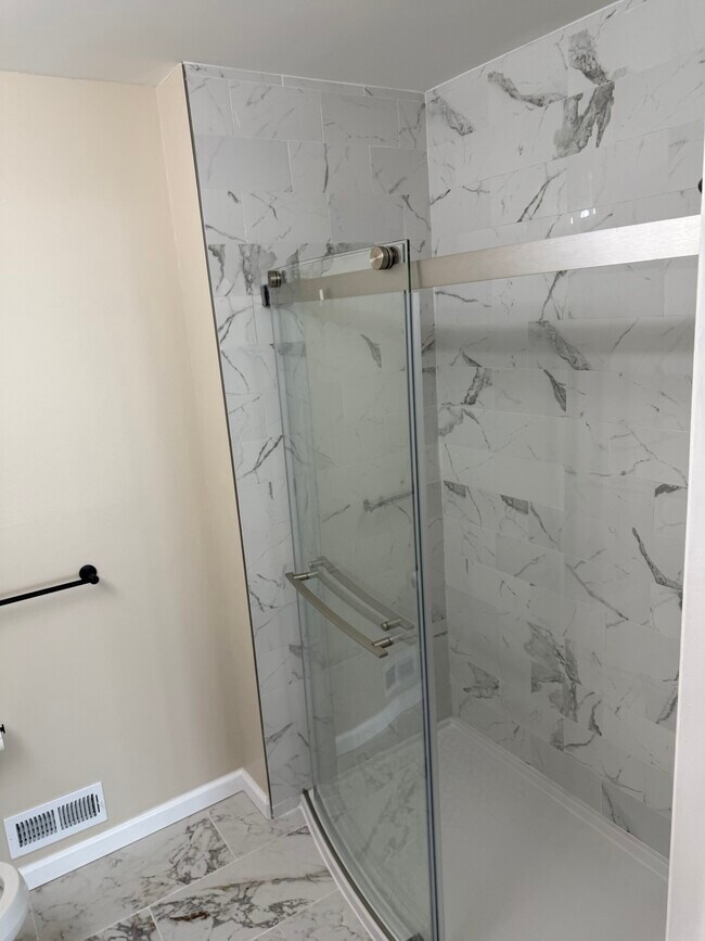 82 Chambord Ct, Trenton, NJ 08619 - photo 4