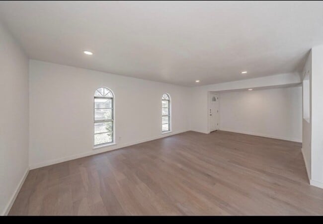 3506 S Elm Dr, Grand Prairie, TX 75052 - photo 3