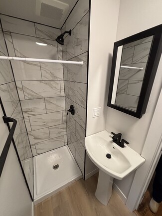 2413 Dupont Ave S, Minneapolis, MN 55405