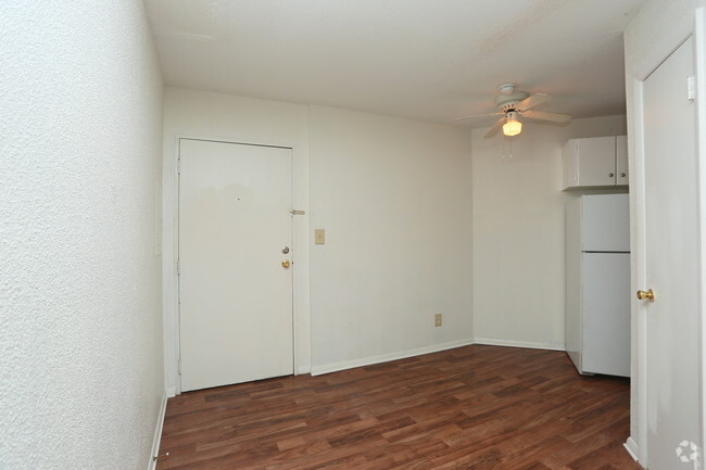 Studio, 1BA -50SF