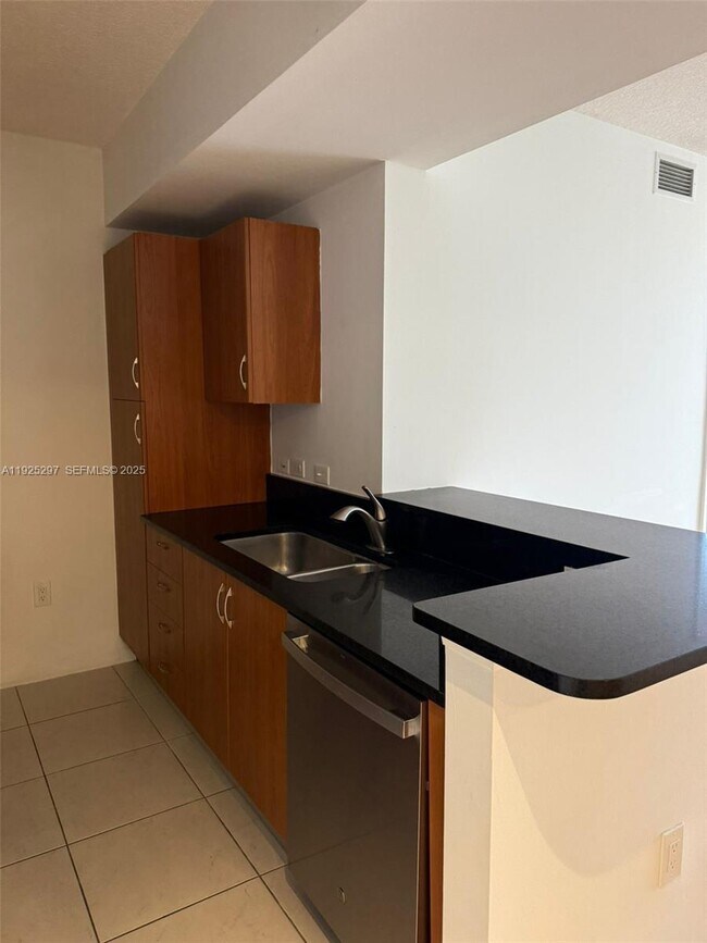 Venture At Aventura East unit 1008, Miami, FL 33180 - photo 3