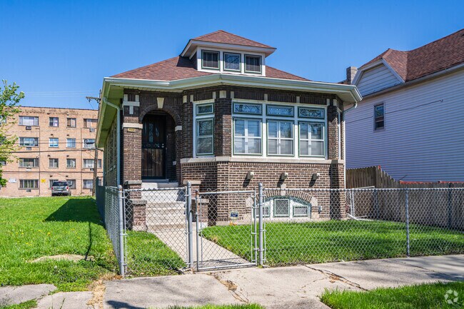 Some residents appreciate having a fenced-in front lawn in Auburn Gresham.