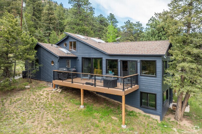 Many homes in North Turkey Creek opt for modern designs that still offer that mountain feel.