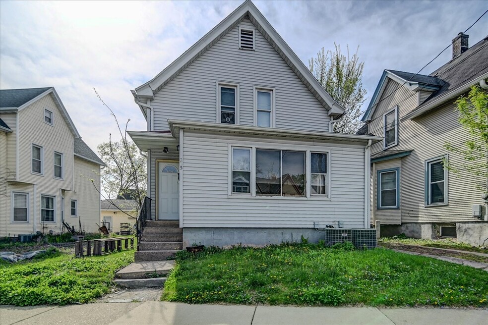 205 S Fair Oaks Ave unit 205 South Fair Oaks, Madison, WI 53704 - photo 1