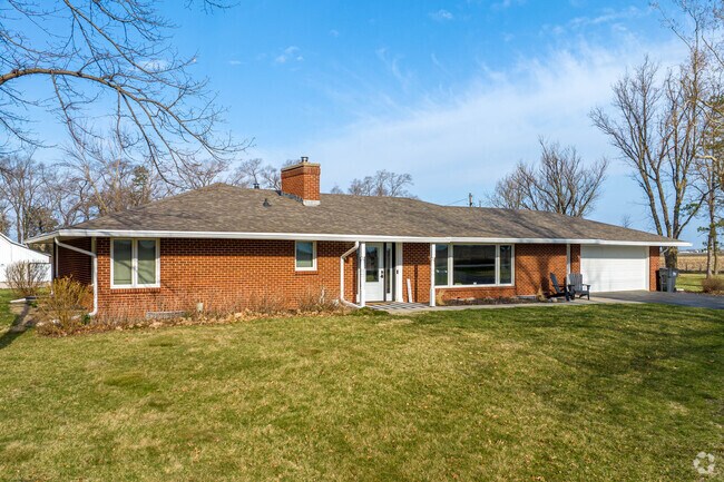 Polk City’s ranch-style homes are nestled on large lots beneath mature trees.