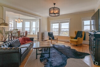 1006 E State St, Milwaukee, WI 53202