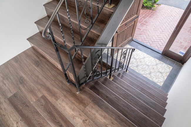 Los Altos Apartments, Tacoma, WA 98409 - photo 4