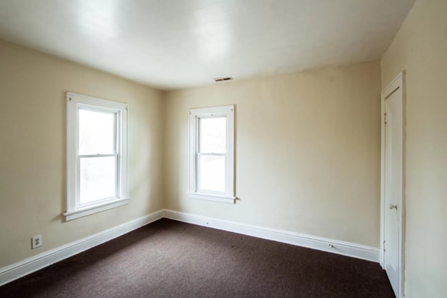511 W Marion St unit 2, Joliet, IL 60436 - photo 2