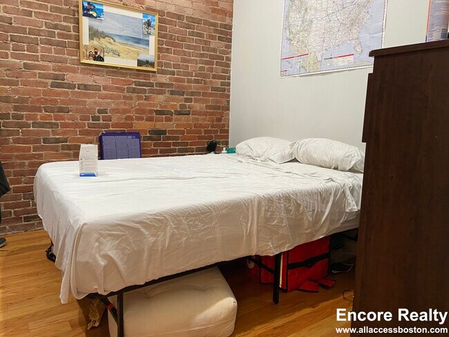 1089 Beacon St unit 9, Brookline, MA 02446 - photo 7