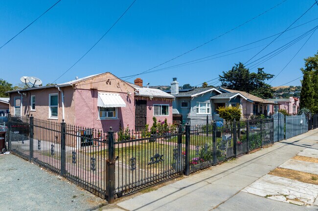 Castlemont homes come in a variety of styles, including craftsman, and California bungalows.