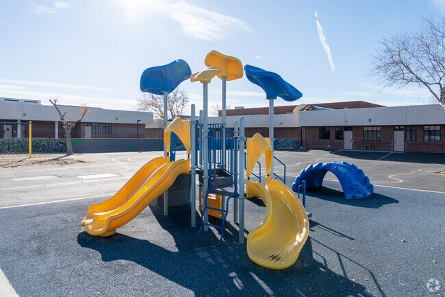 The student-teacher ratio at Daisy Gibson Elementary is 27:1.