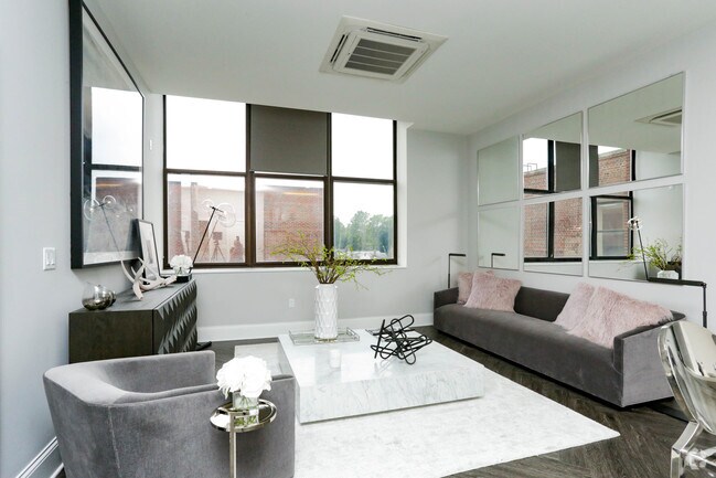 1 BR, 1 BA - Dell - 690 SF