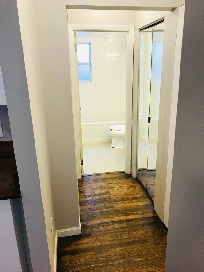 2116 Kemper Ln unit 6, Cincinnati, OH 45206 - photo 6