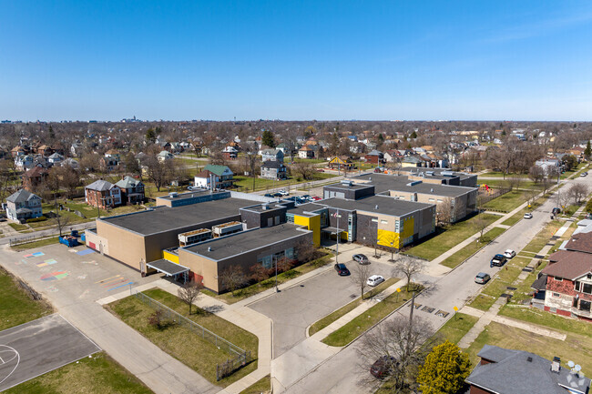 Hutchinson Elementary-Middle School received a C- rating on Niche.com.