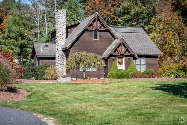 Discover unique colonial homes in the welcoming Oakland neighborhood.