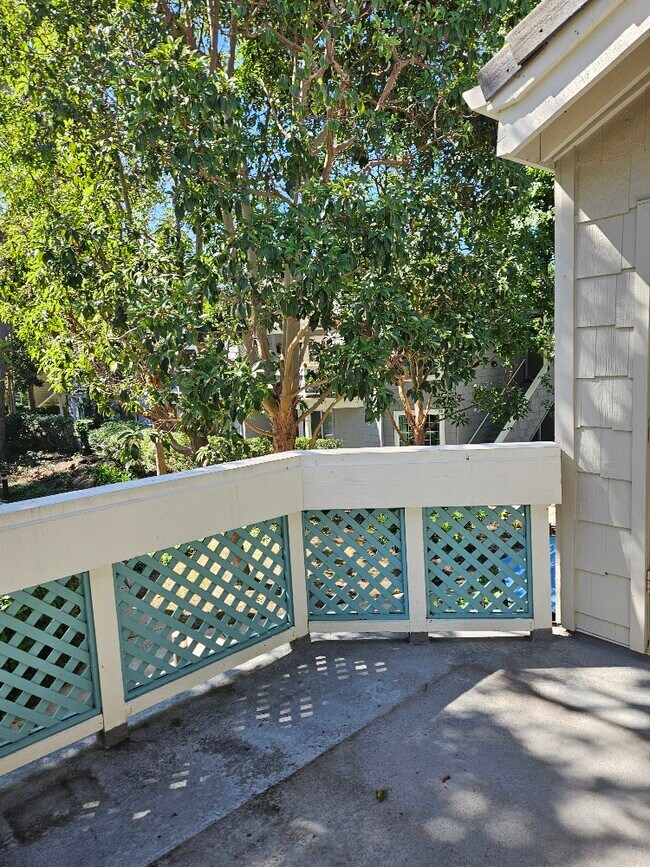 7532 Seaspring Dr unit 204, Huntington Beach, CA 92648 - photo 2