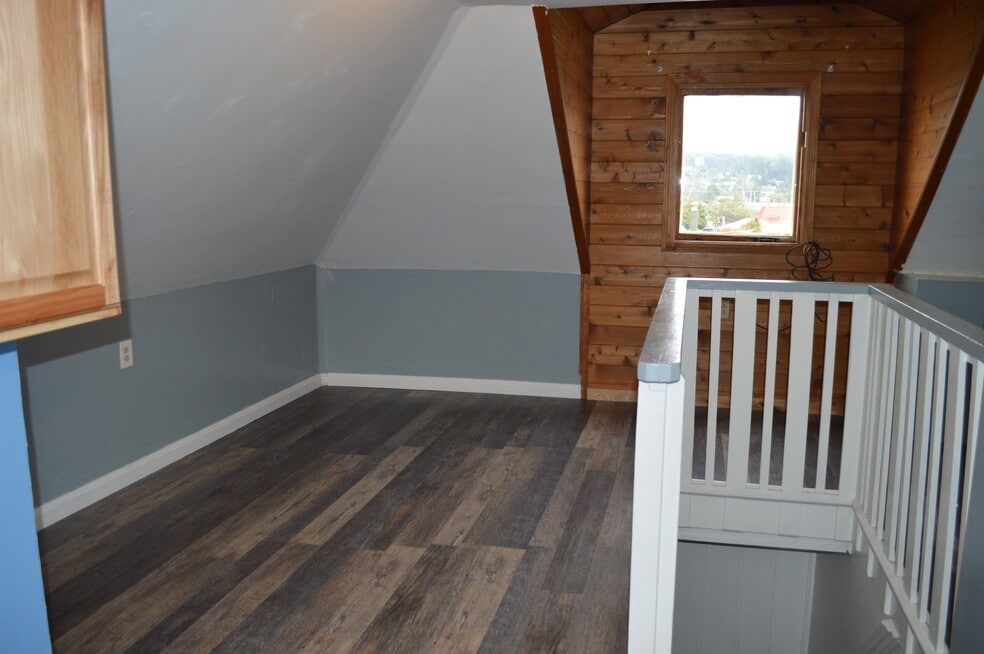 430 S Holladay Dr unit 1, Seaside, OR 97138 - photo 1