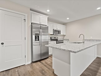 7036 Crosvik Ct Unit 6, Peosta, IA 52068