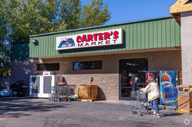 Carter’s Market anchors grocery runs in Enterprise.