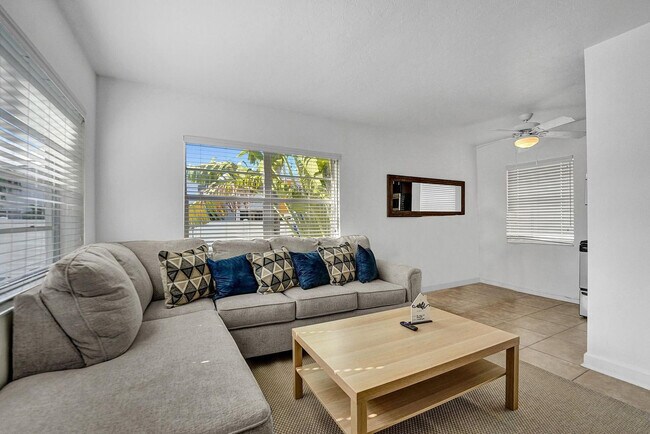 335 Desoto St unit ID1358348P, Hollywood, FL 33019 - photo 2