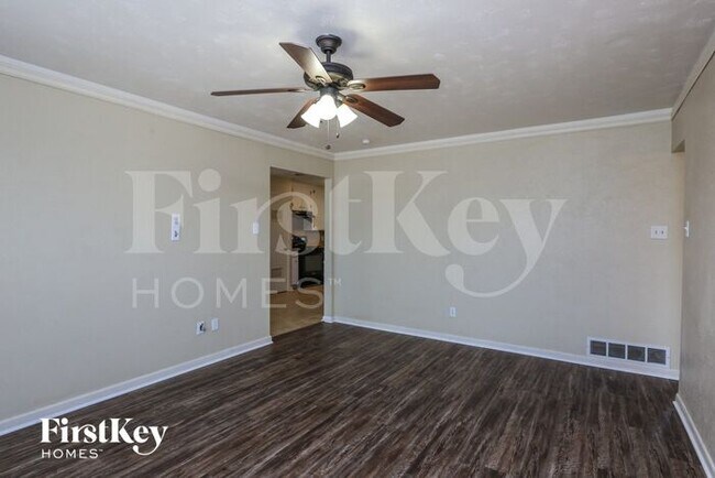 816 Russell Ln, Bedford, TX 76022 - photo 7