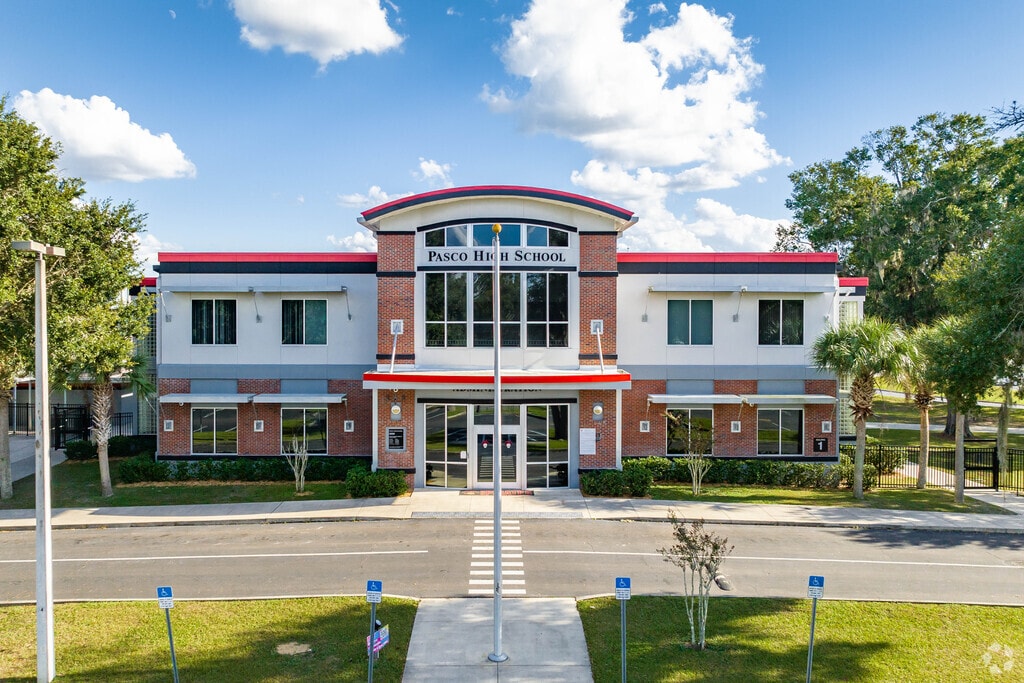 Pasco High School has 1,670 students in grades PK, 9-12 and serves Mirada.