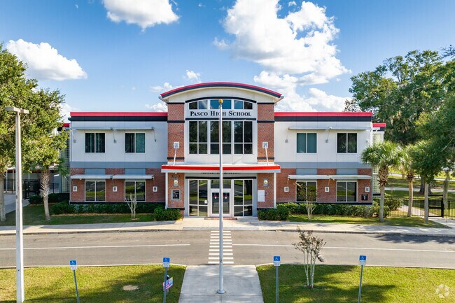 Pasco High School has 1,670 students in grades PK, 9-12 and serves Mirada.