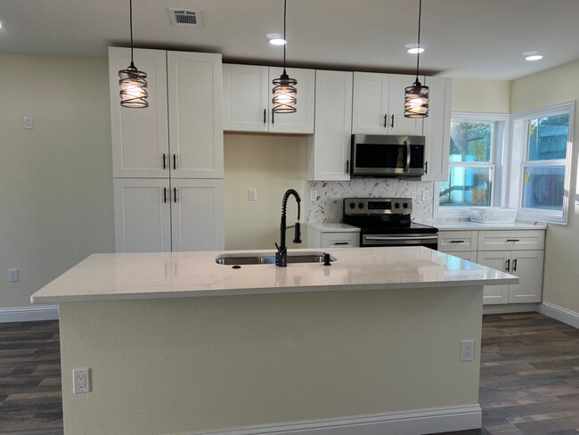 1607 Lansford Ave, Dallas, TX 75224 - photo 3