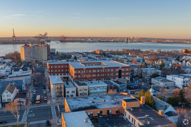 The Midtown Community Elementary school is a short walk away from the waterfront.