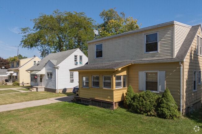 Modern craftsman, ranch and bungalow home styles available in Central Monroe.