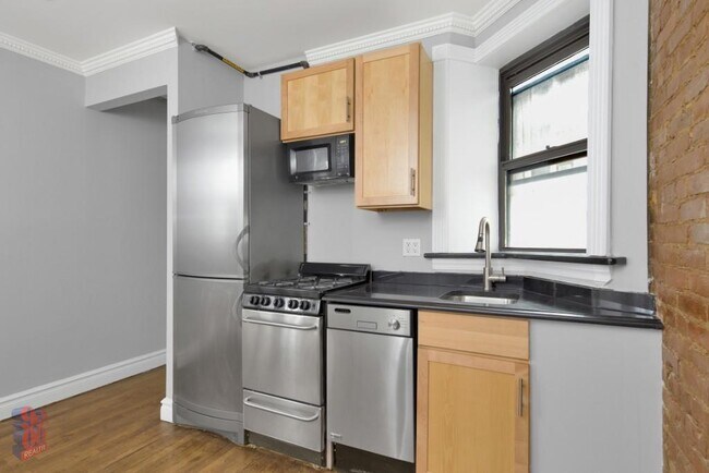 221 E 23rd St unit 8, New York, NY 10010 - photo 4
