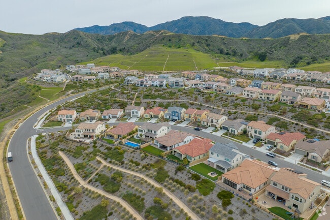 Golden Valley Ranch families value Aliento’s quiet streets near parks and trails.