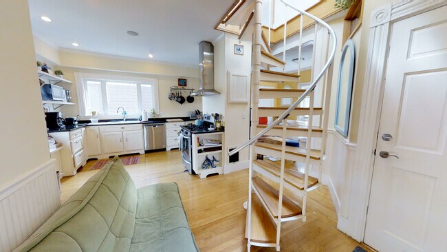 8 Claremon St unit 2, Somerville, MA 02144 - photo 2