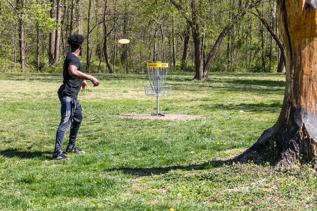 Making a Put at the Calvert Road Park Disc Golf Course